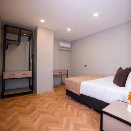 Moon Aparthotel 4*