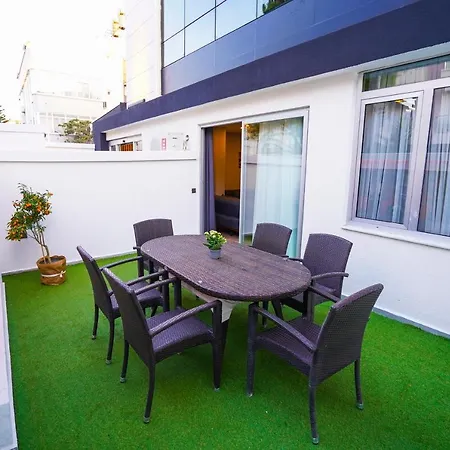 Moon Ξενοδοχείο με διαμερίσματα 4*