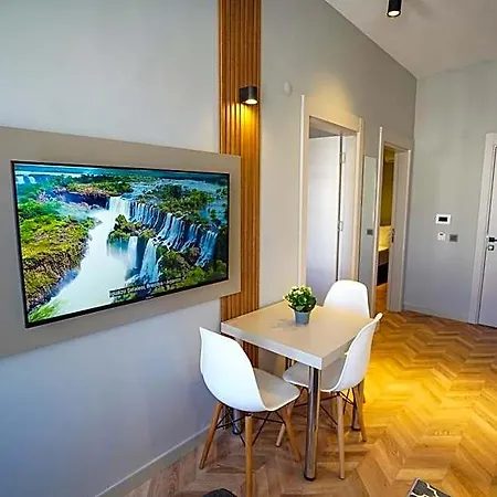 Moon Aparthotel
