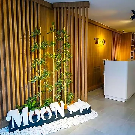 Aparthotel Moon 4*